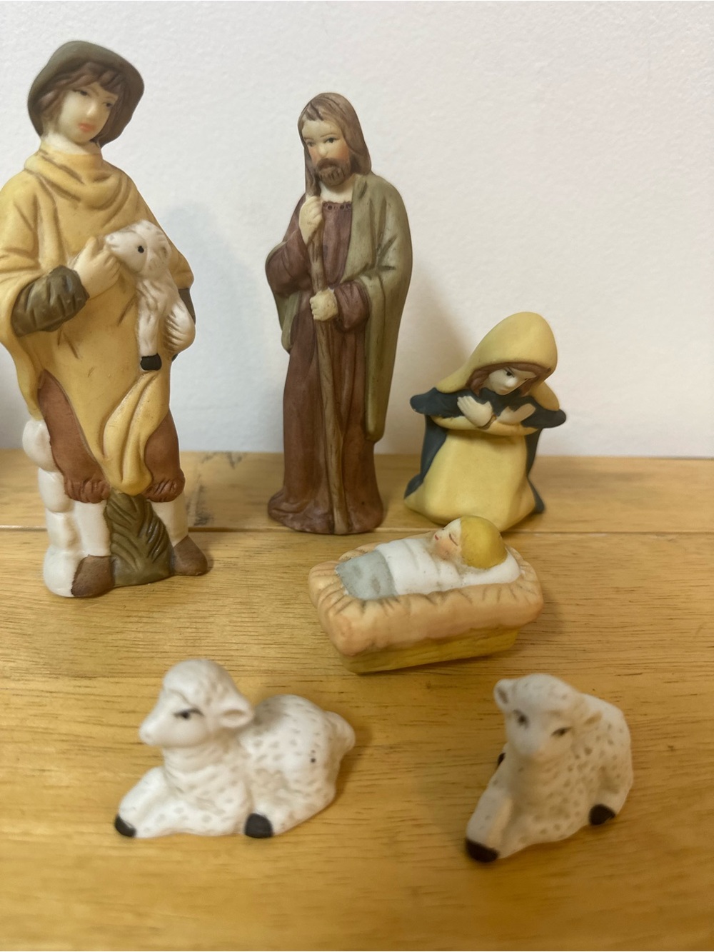 Source Unknown Nativity Set in Cream, Tan, Brown, Yellow